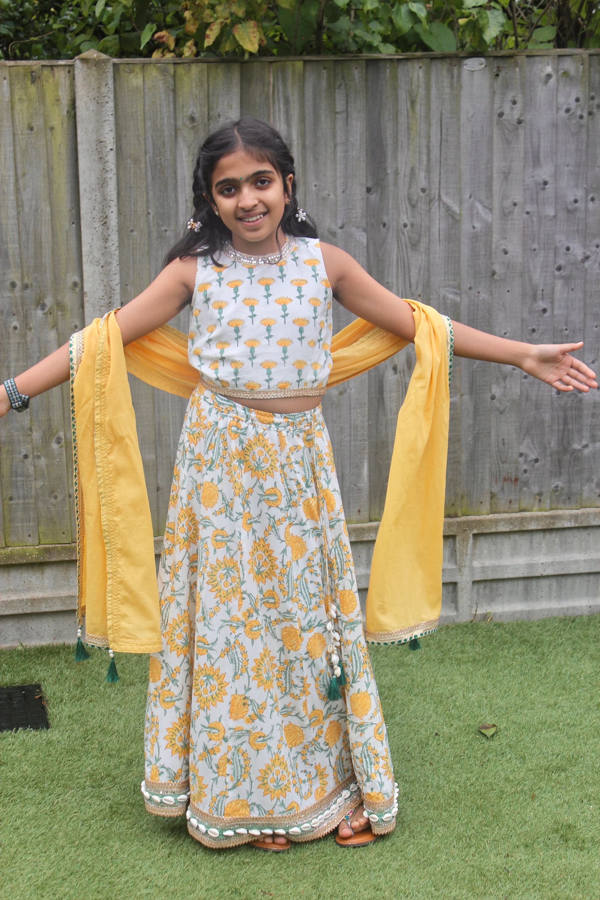 Gainda phool lehenga Set