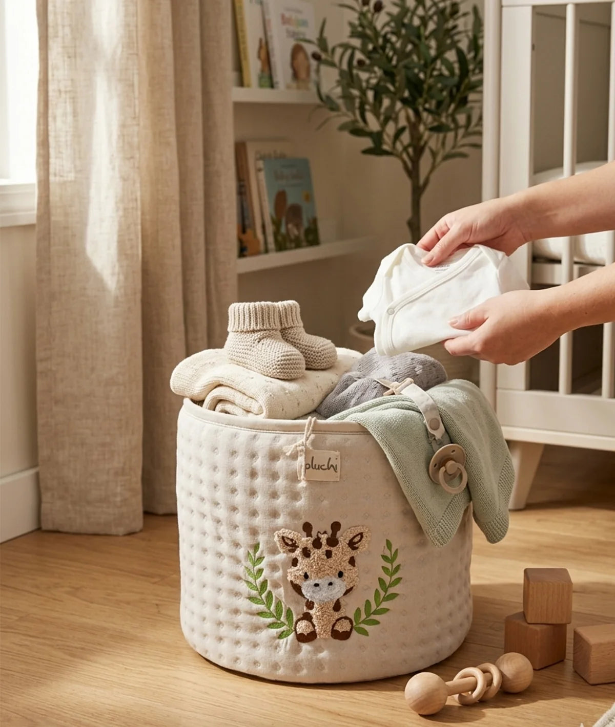 Giraffe Off White Cotton Knitted Quilted Medium Kids Basket