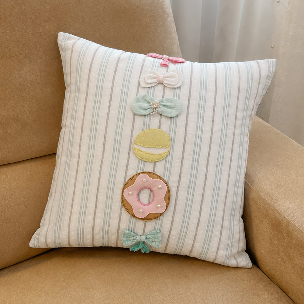 Vintage- Multibow Cushion