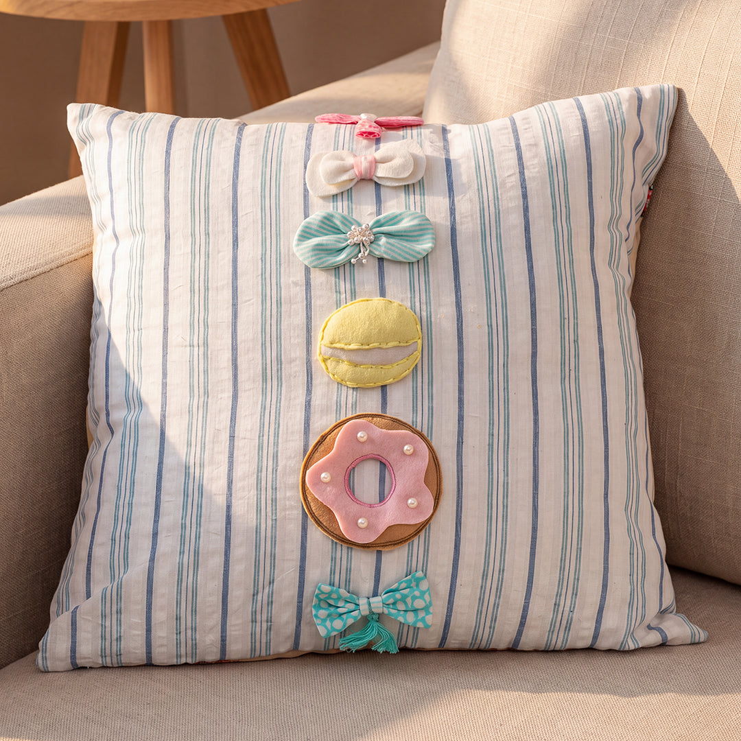 Vintage- Multibow Cushion